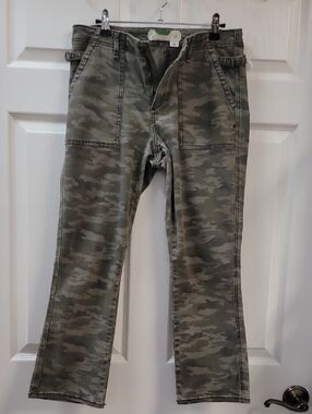 ANTHROPOLOGIE CamoCargo Pants, Ankle LengthCamo Utility Pants - Olive Green